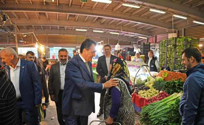 Başkan Dündar, pazarcı esnafını yalnız bırakmıyor