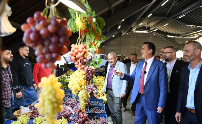 Başkan Dündar, pazarcı esnafının yanında
