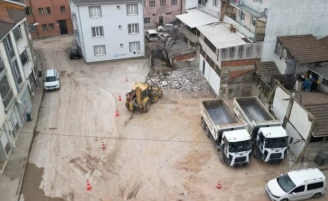 İnegöl'de kamulaştırılan binalar otopark oluyor