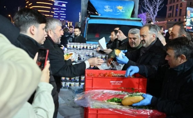 Bursa'da Başkan Aktaş'tan gençlere 'her ay gece döneri' sözü