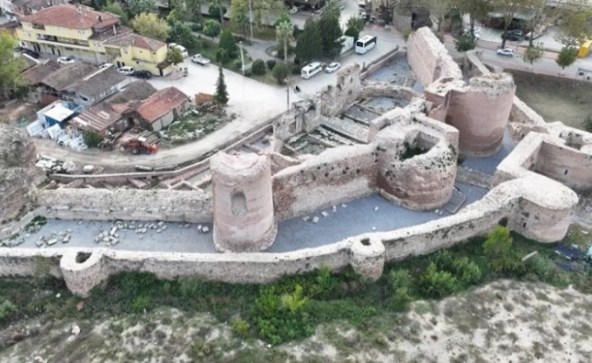 Bursa İznik'te 1800 yıllık Roma Tiyatrosu turizme kazandırıldı