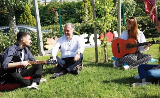 İnegöl'de gençler el üstünde