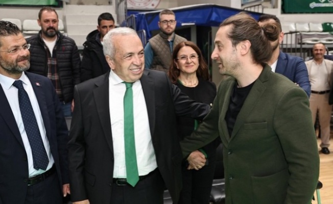 Şadi Özdemir Bursaspor Basketbol Takımı’nı antrenmanda izledi