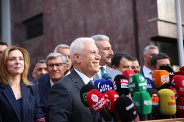 Başkan Bozbey, mazbata teslimiyle mesaiye başladı