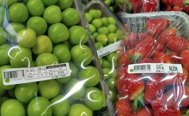 Erik ve çilek cep yakıyor