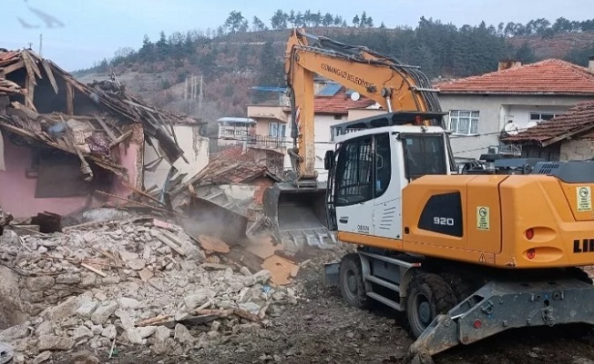 Osmangazi’de metruk binalar yıkılıyor