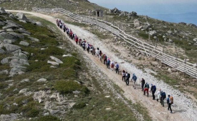 Osmangazili dağcılar 19 Mayıs’ı Uludağ zirvede kutladı