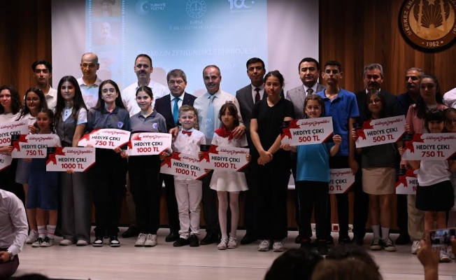 BURSA’DA DİLİMİZİN ZENGİNLİKLERİ PROJESİ’NİN KAPANIŞ TÖRENİ GERÇEKLEŞTİRİLDİ