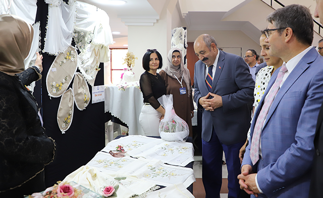 Yıldırım Halk Eğitim Merkezi Müdürlüğü tarafından Yıl Sonu Sergisi düzenlendi.