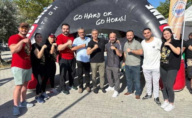 Şampiyonlardan “Halkla Bilek Güreşi”