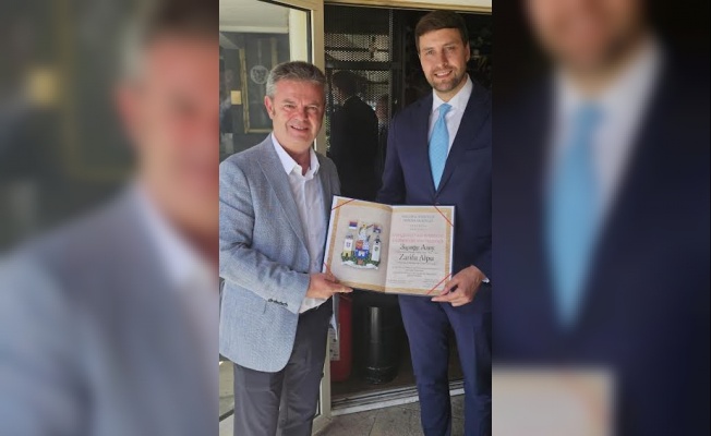ZARİF ALP’E SIBRBİSTAN’DAN ANLAMLI ÖDÜL