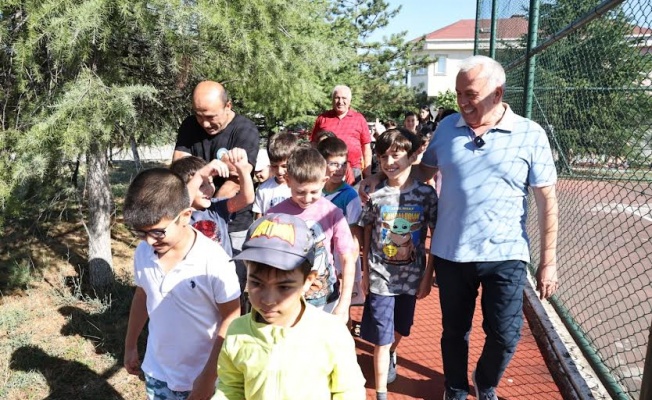 Başkan Şadi Özdemir, çocuklarla spor yaptı