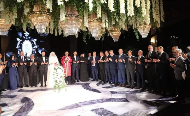 BAKAN FARUK ÇELİK'İN MUTLU GÜNÜ, OĞLU SEFA ÇELİK-BERRA ESGİN  DÜNYA EVİNE GİRDİ