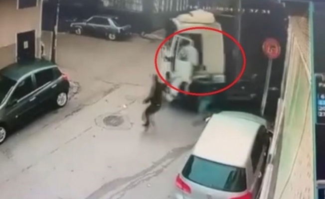 Bursa'da hareket eden kamyona atlayarak el frenini çekti