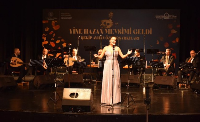ŞEKİP AYHAN ÖZIŞIK ESERLERİYLE ANILDI