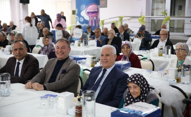 Başkan Bozbey’den Huzurevi’ne bayram ziyareti