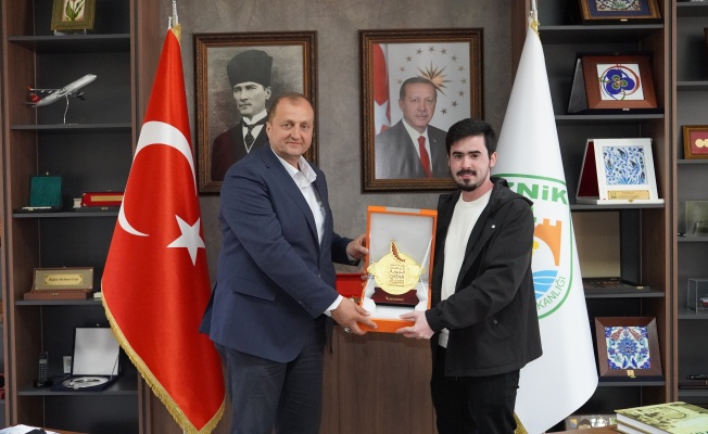 Katar Paramotor Milli Takımı’ndan Başkan Usta’ya Teşekkür Plaketi