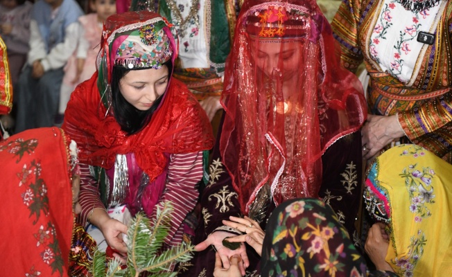 Kına gecesi geleneği Osmangazi’de yaşatıldı