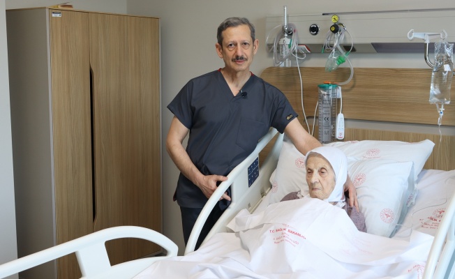 104 YAŞINDAKİ HASTA KALP AMELİYATIYLA SAĞLIĞINA KAVUŞTU