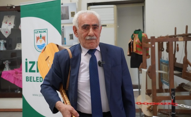 65 yıldır sazı ve kalemi elinde