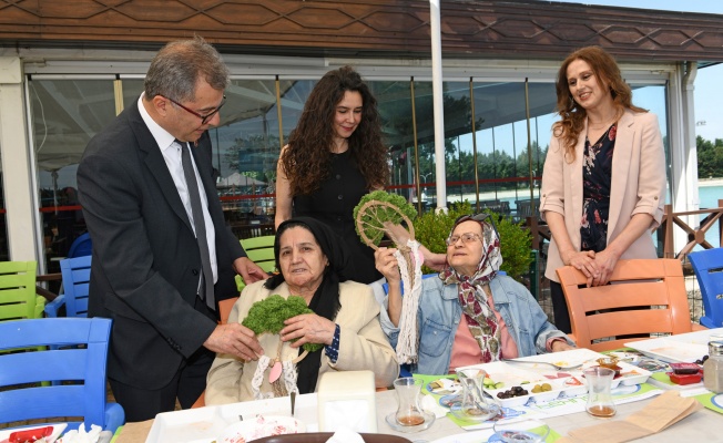 Alzheimer hastaları için Anneler Günü kutlaması