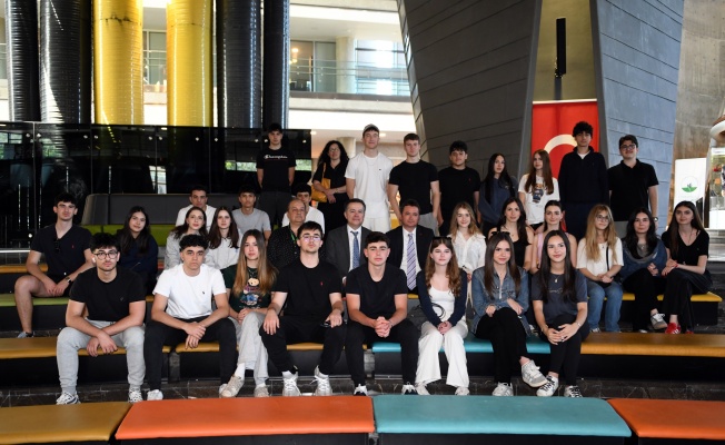 Başkan Aydın örnek liselilerle Osmangazi’de bir araya geldi