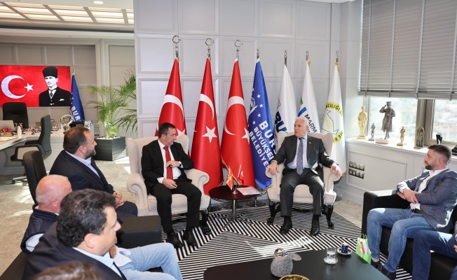 Büyükşehir'den Studeniçani Belediyesi'ne çöp kamyonu desteği