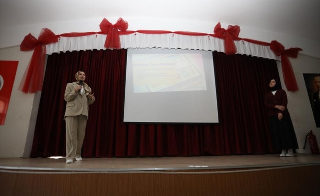 İnegöl’deki Öğrencilere “Dijital Güvenlik” Semineri