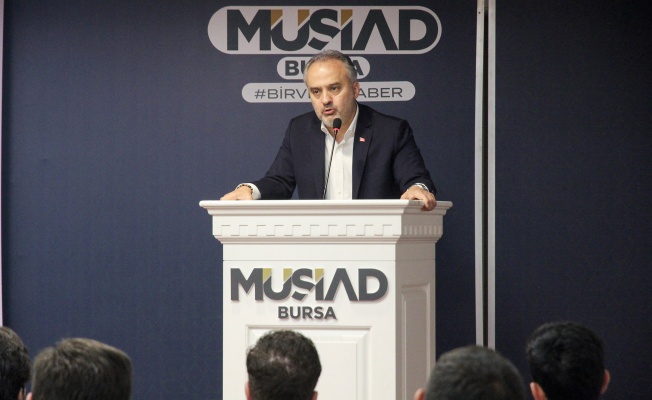 İŞ DÜNYASININ DUAYENLERİ, GENÇ MÜSİAD BURSA'NIN YBA ETKİNLİĞİNDE GENÇLERLE BULUŞTU
