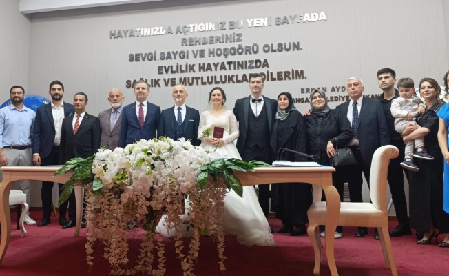 Saadet Partisi GİK Üyesi Gökhan Gerçek'in kızı Ayşe Büşra Dünya Evine Girdi!