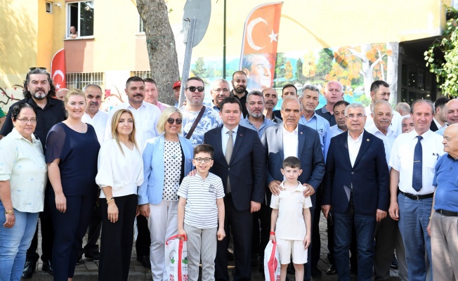 Başkan Aydın mahalleleri geziyor sorunları yerinde çözüyor