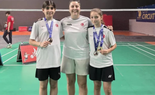 Bursa Büyükşehirli badmintonculardan 3 madalya
