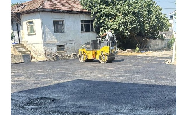 GEYVE’DE ASFALT YAMA ÇALIŞMALARI HIZ KESMEDEN DEVAM EDİYOR