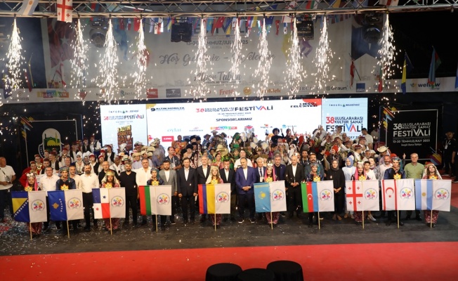 İnegöl’ün Kültür Ve Kardeşlik Festivalinde Altın Mobilyanın Sahibi KKTC