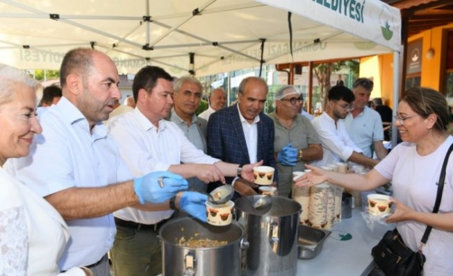 Osmangazi Belediyesi’nden vatandaşa aşure ikramı