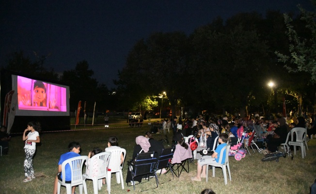 Osmangazi’de açık hava sinema keyfi devam ediyor