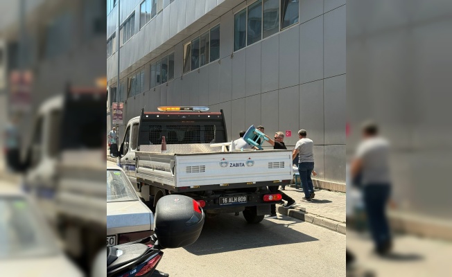 Zabıtadan kaldırım işgaline müdahale