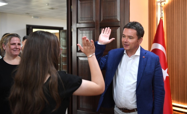 Başkan Erkan Aydın başarılı öğrencileri ödüllendirdi