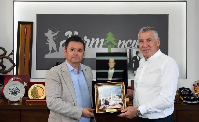 Başkan Erkan Aydın dağ yöresine çıkartma yaptı