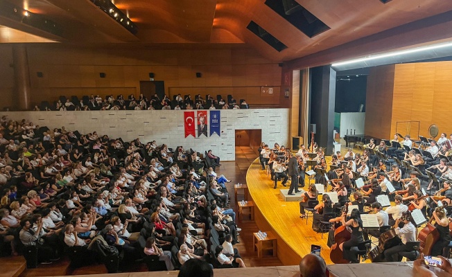 Bursa’da Zafer Bayramı ruhu müzikle yankılandı