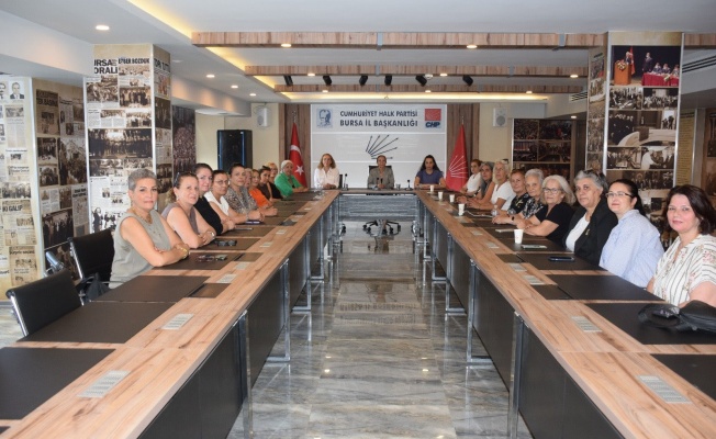 CHP Bursa İl Kadın Kolları'ndan kadın cinayetlerine tepki