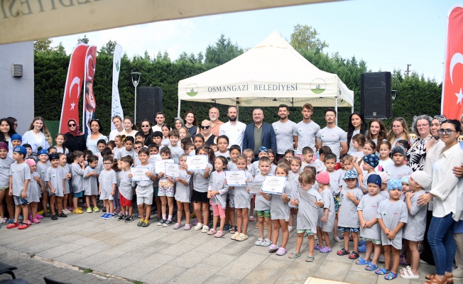 Osmangazi’de minikler yaz tatilinde yüzmeyi öğrendi