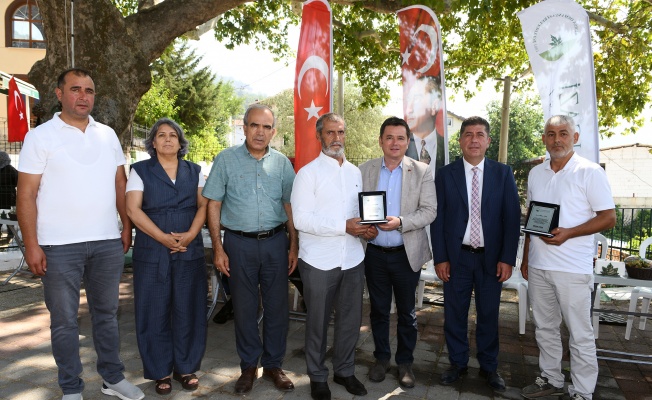 Osmangazi’nin gönüllü temizlik elçilerine teşekkür plaketi