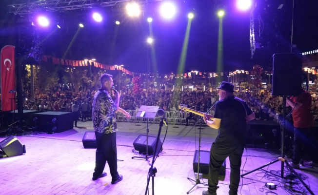 İnegöl Zafer Bayramını Riva Orkestrasıyla Kutladı