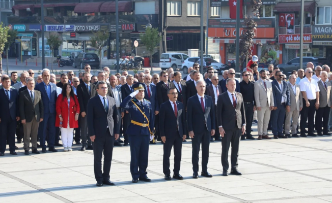 İnegöl’de Zafer Bayramı Coşkusu Resmi Törenlerle Başladı