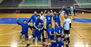 KARACABEY BELEDİYESİ VOLEYBOL TAKIMI GALİBİYET PEŞİNDE