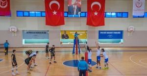 KARACABEY BELEDİYESPOR VOLEYBOL TAKIMI ŞAMPİYONLUK YOLUNDA