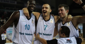 TÜRK TELEKOM HAFTAYI GALİBİYETLE KAPATTI: 80-62