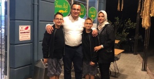 Hizmet için evlerinin yolunu unutan örnek çift