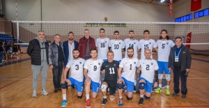 Karacabey Belediyespor Erkek Voleybol Takımı şampiyonlukta  iddialı